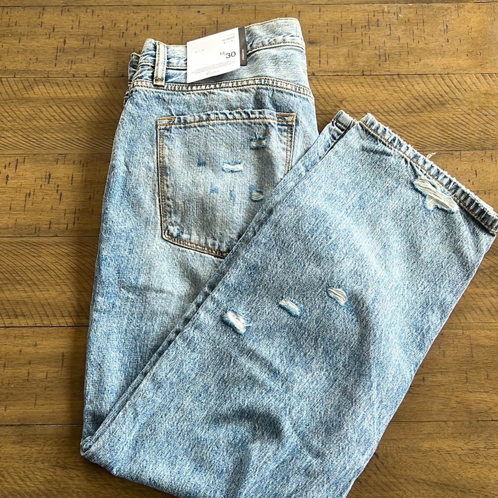 KanCan Straight Fit Distressed Jeans. Medium acid wash.